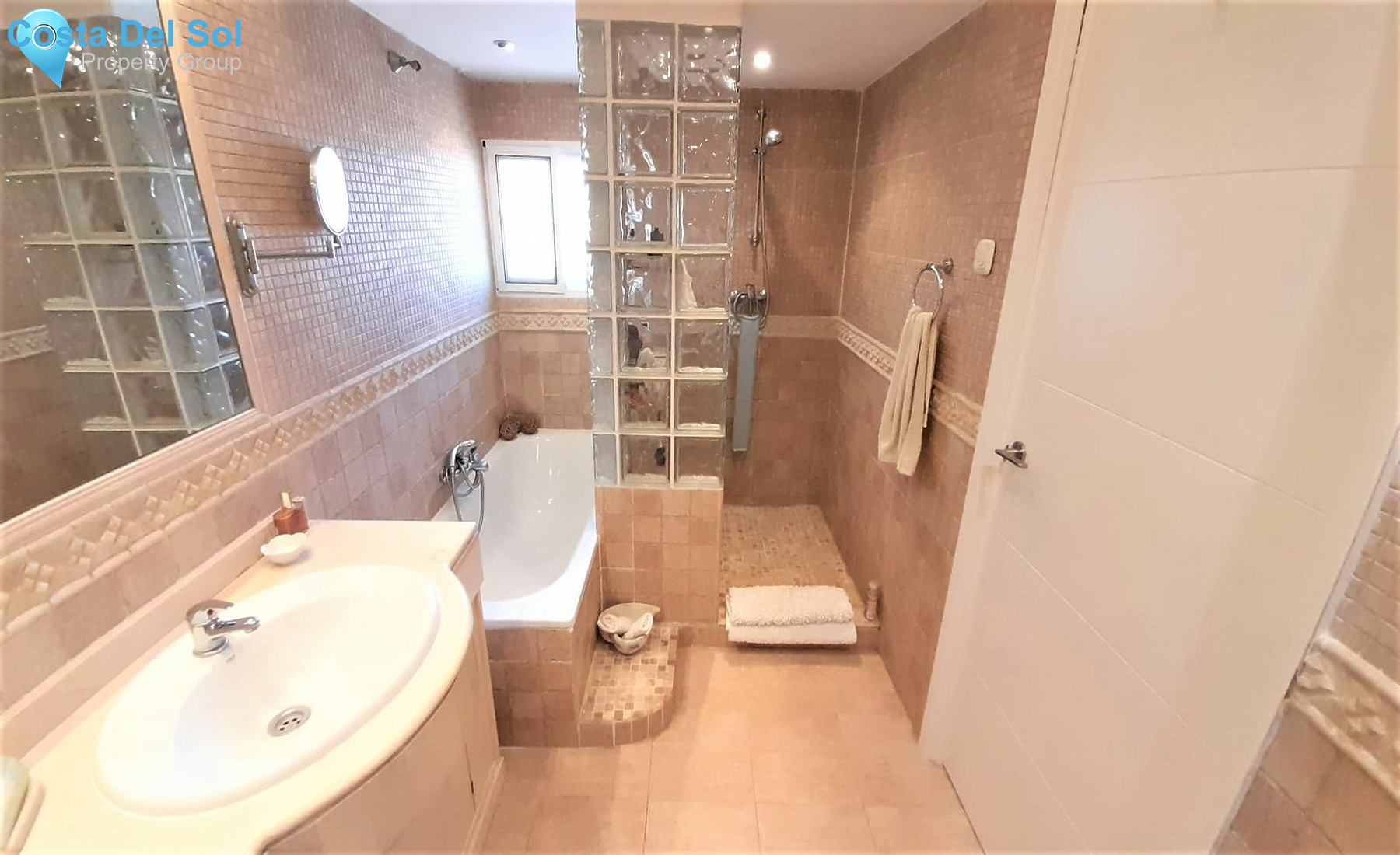 Detached Villa in La Campana-1517822