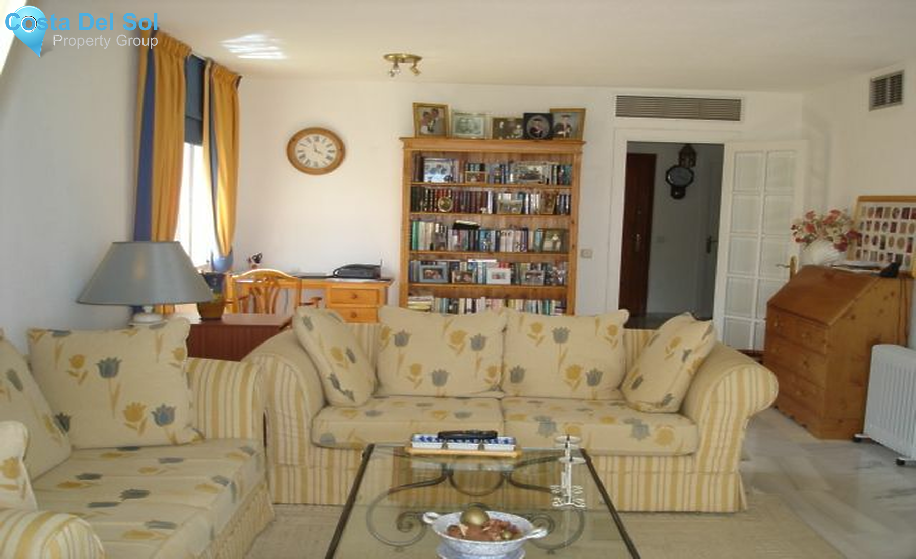 Semi-Detached House in La Duquesa-1200307