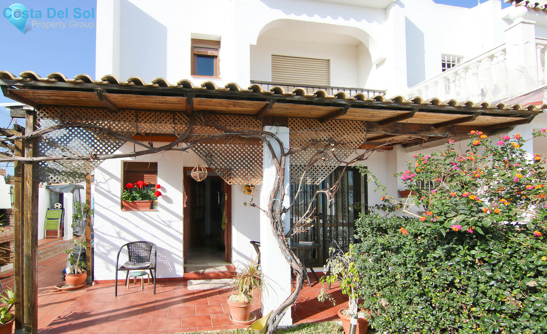 Semi-Detached House in Las Lagunas-1295818