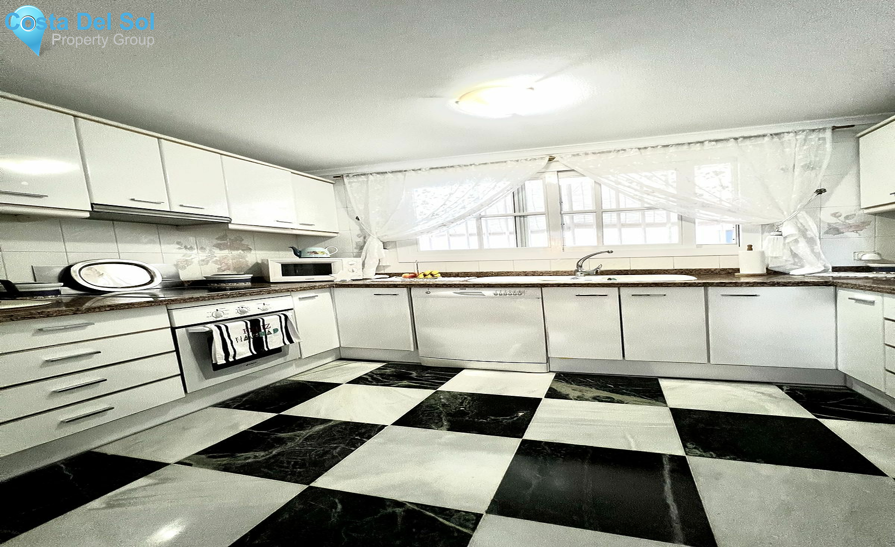 Semi-Detached House in Marbella-1417168