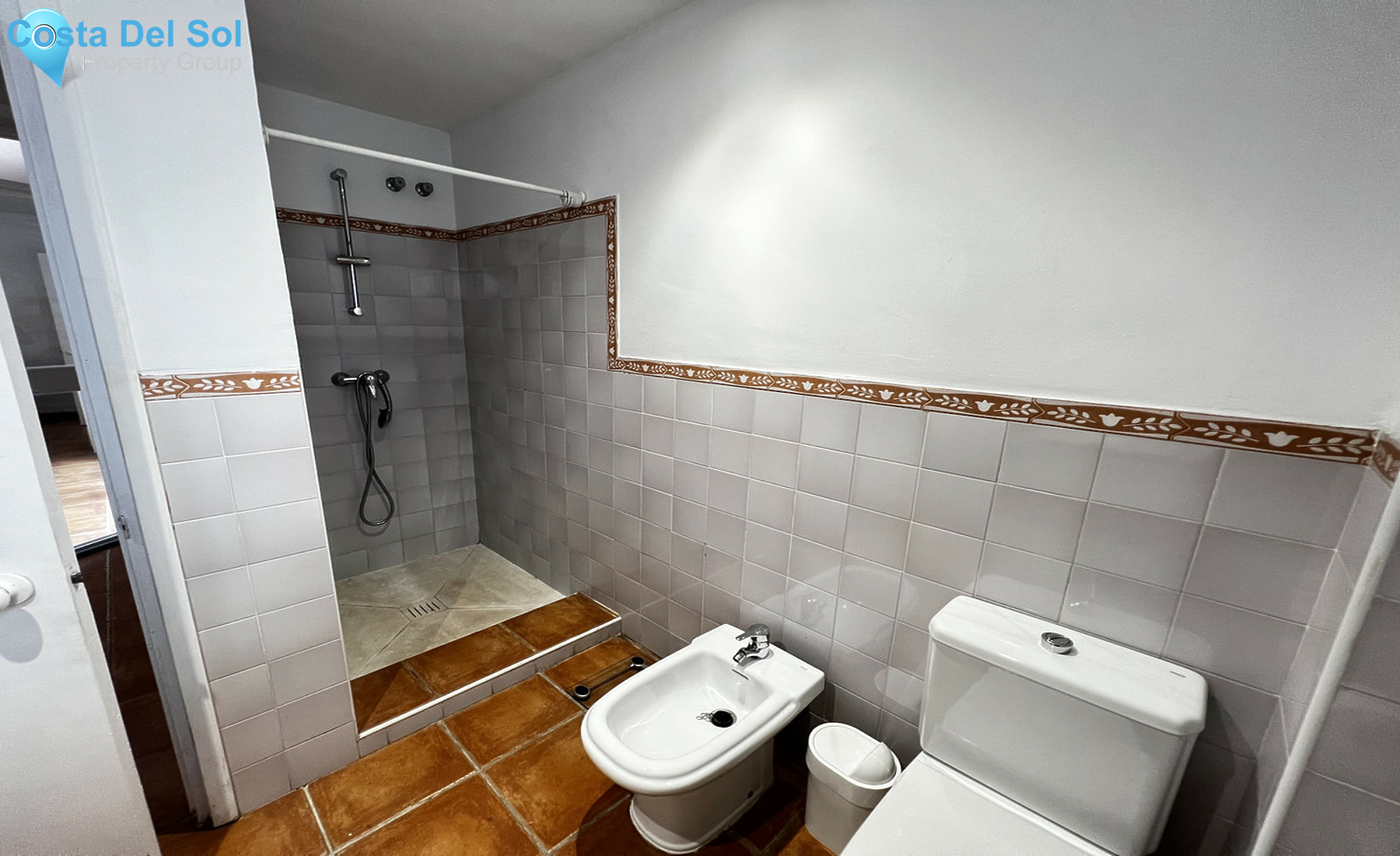 Semi-Detached House in New Golden Mile-1293816