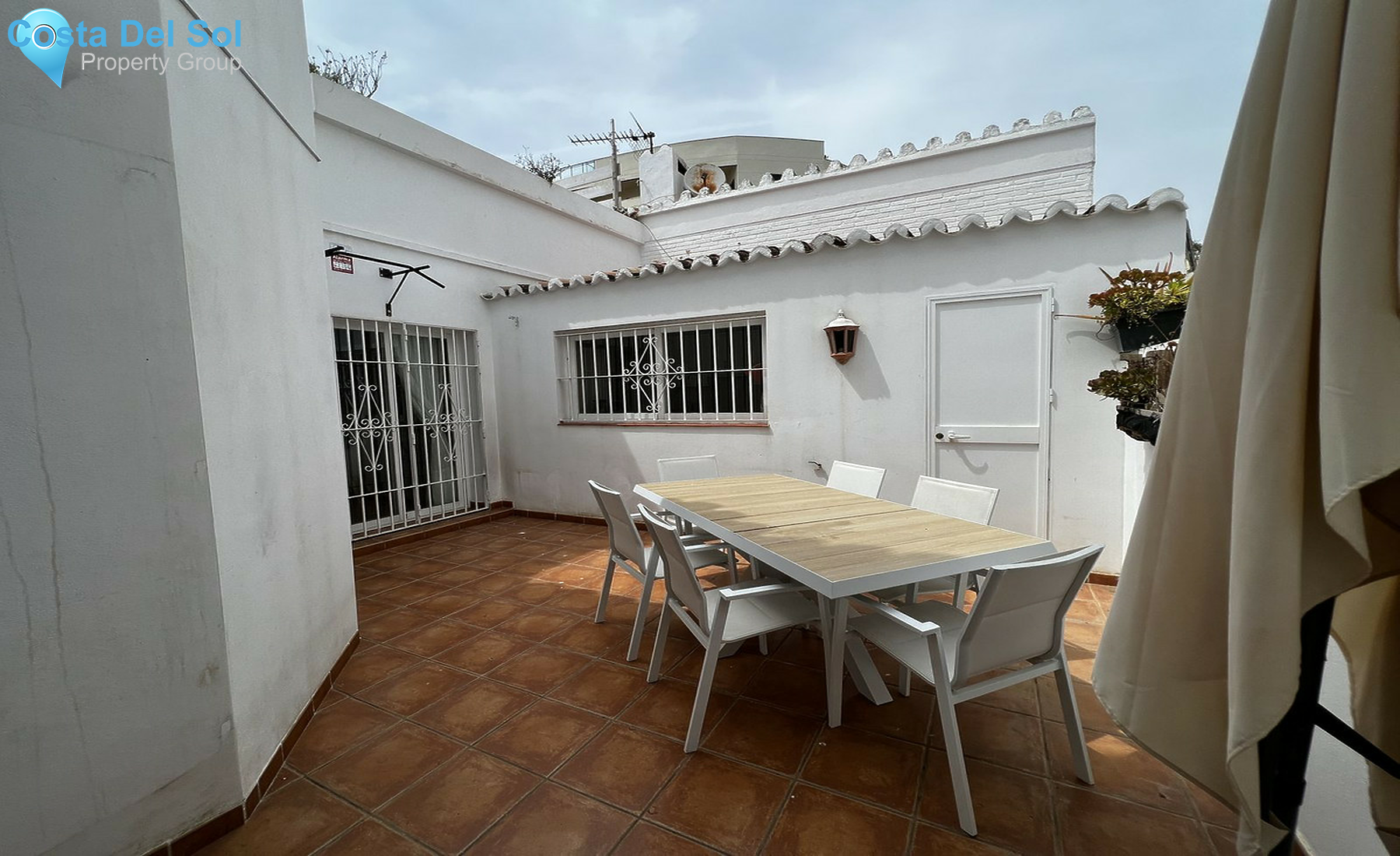 Semi-Detached House in New Golden Mile-1293808