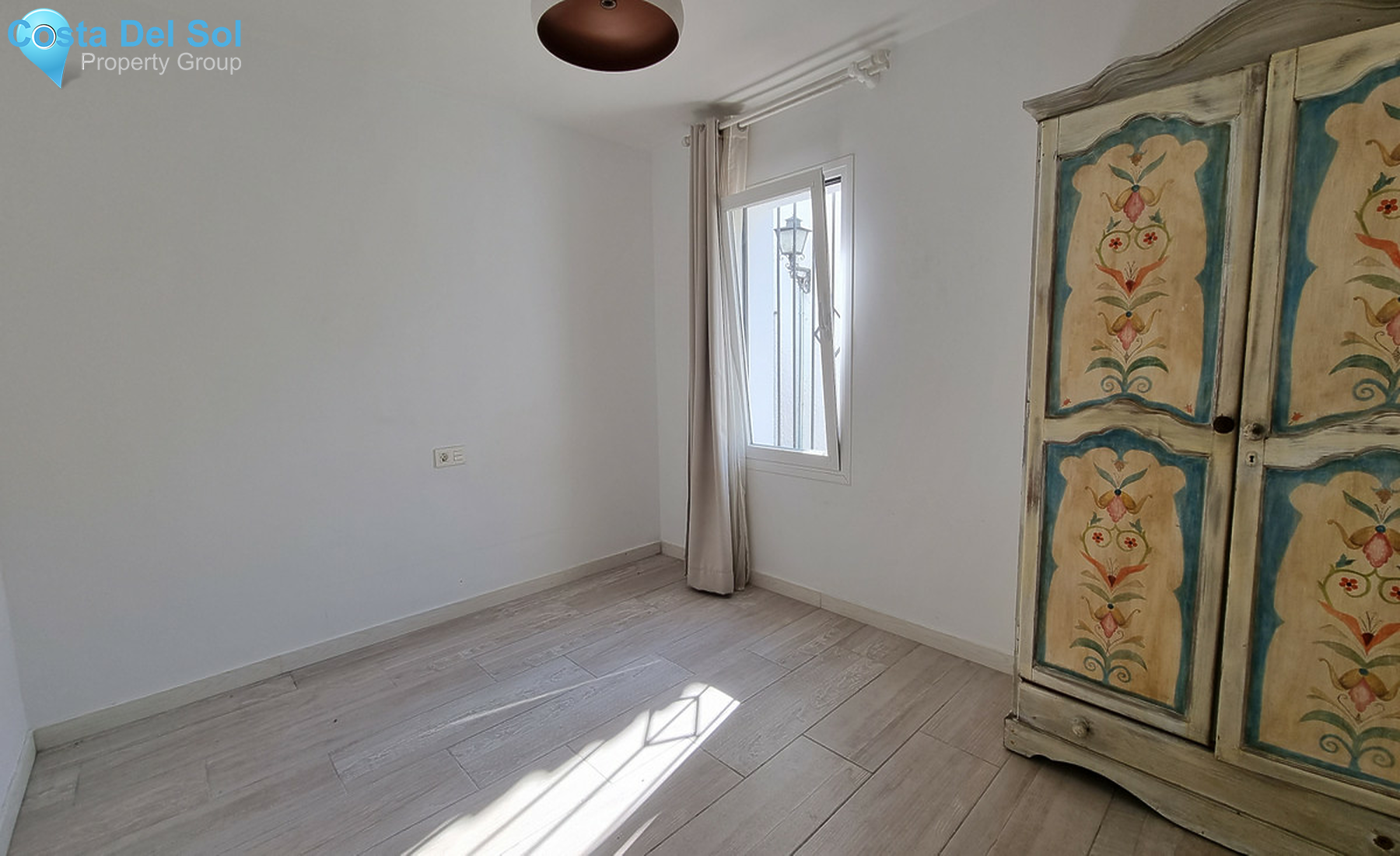 Semi-Detached House in New Golden Mile-1339751