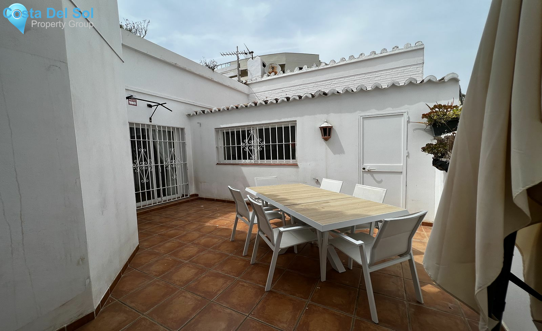 Semi-Detached House in New Golden Mile-1171816