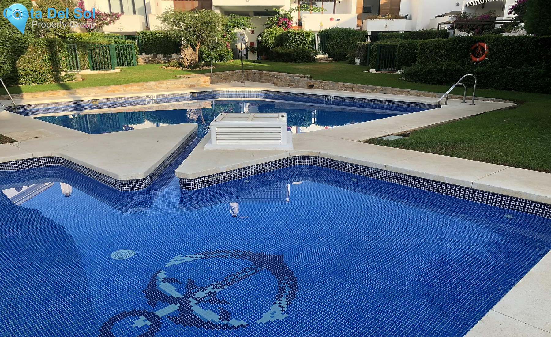 Semi-Detached House in New Golden Mile-1495805