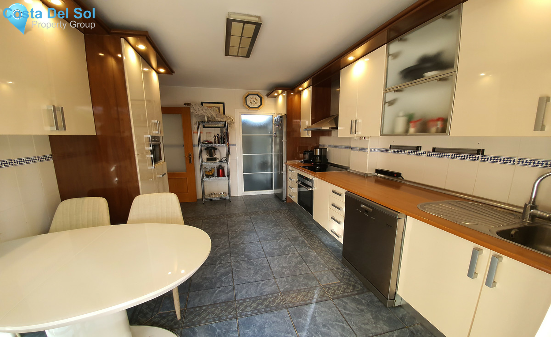 Semi-Detached House in Nueva Andalucía-1555326