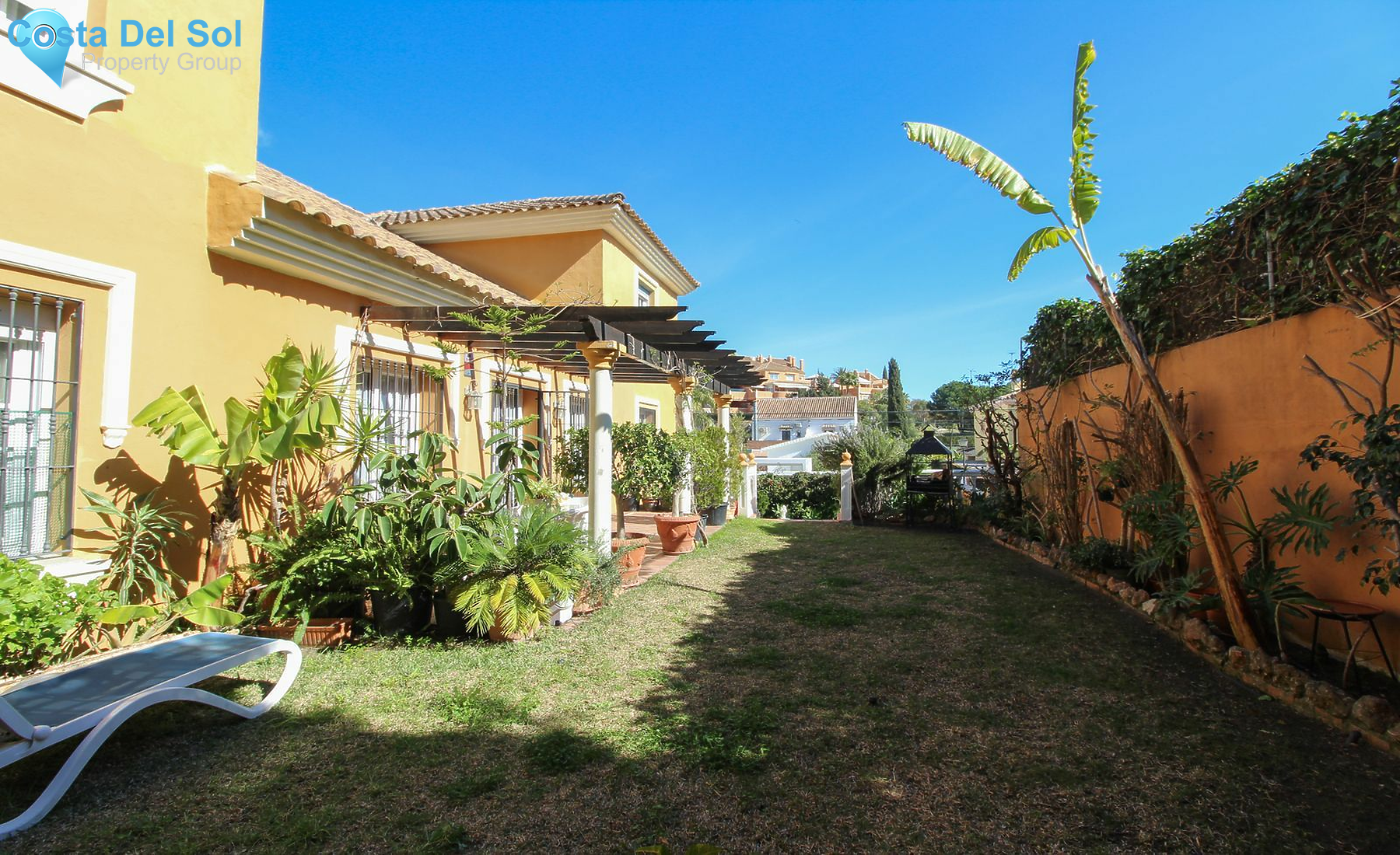 Semi-Detached House in Nueva Andalucía-1554446