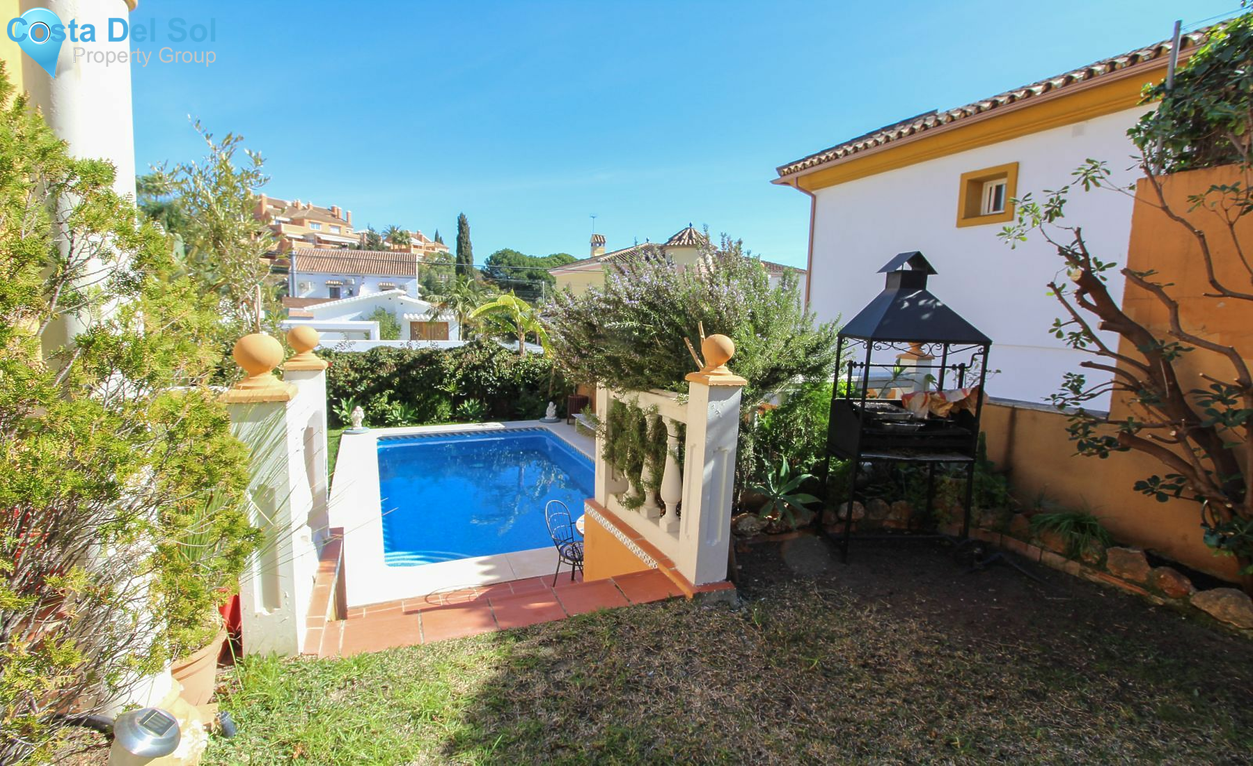 Semi-Detached House in Nueva Andalucía-1554437