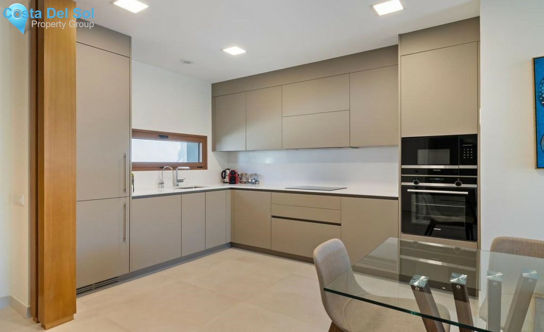 Semi-Detached House in The Golden Mile-1451634