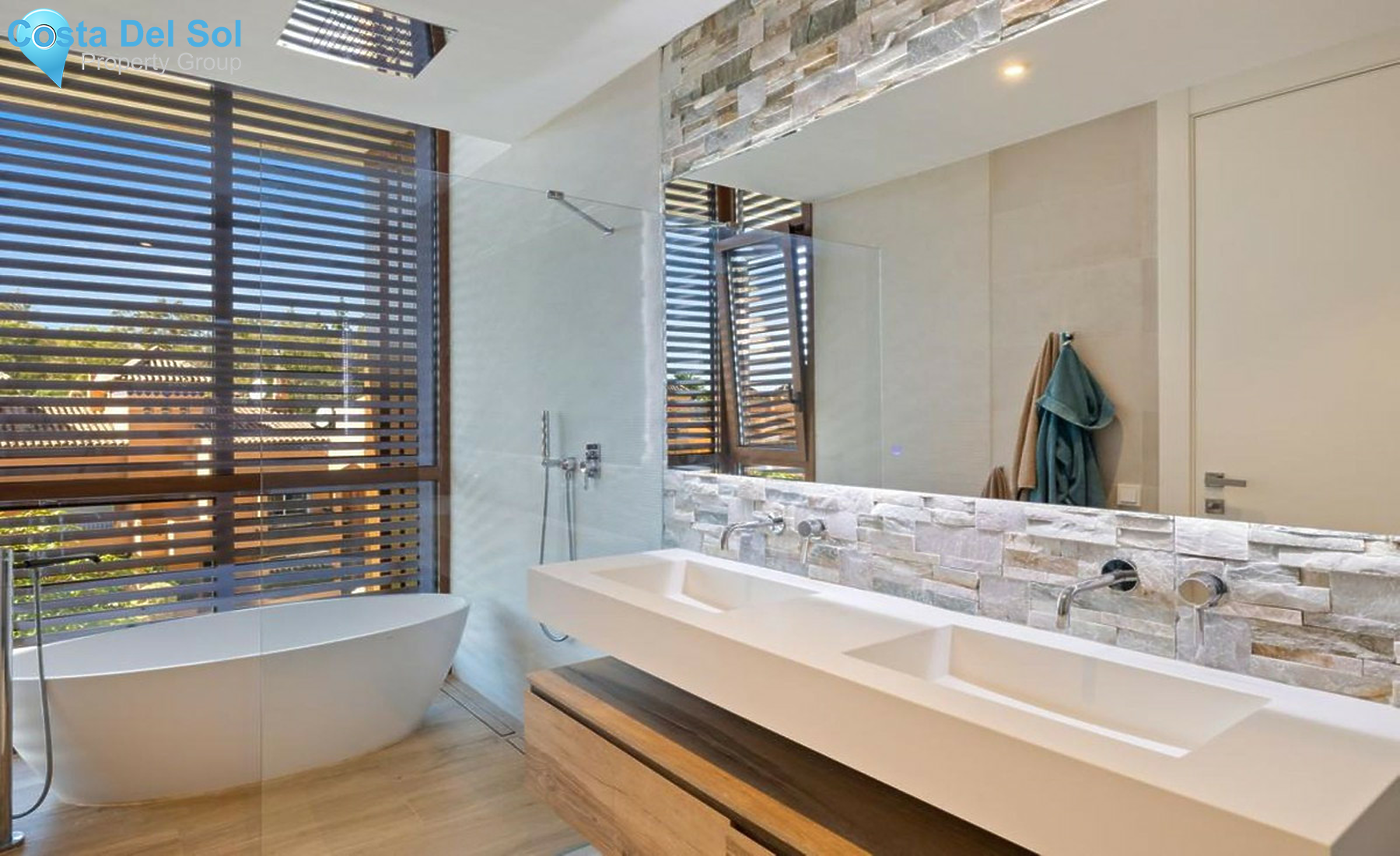 Semi-Detached House in The Golden Mile-1451620