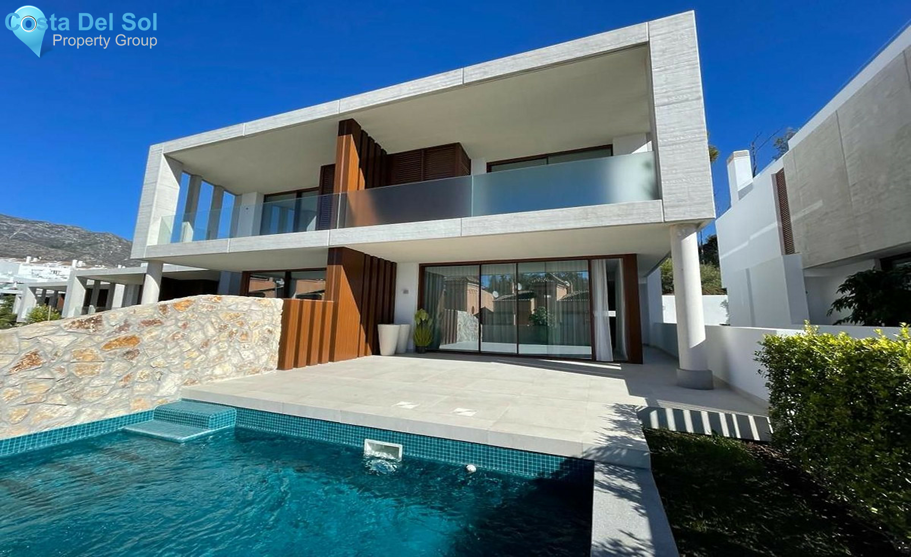 Semi-Detached House in The Golden Mile-1502721