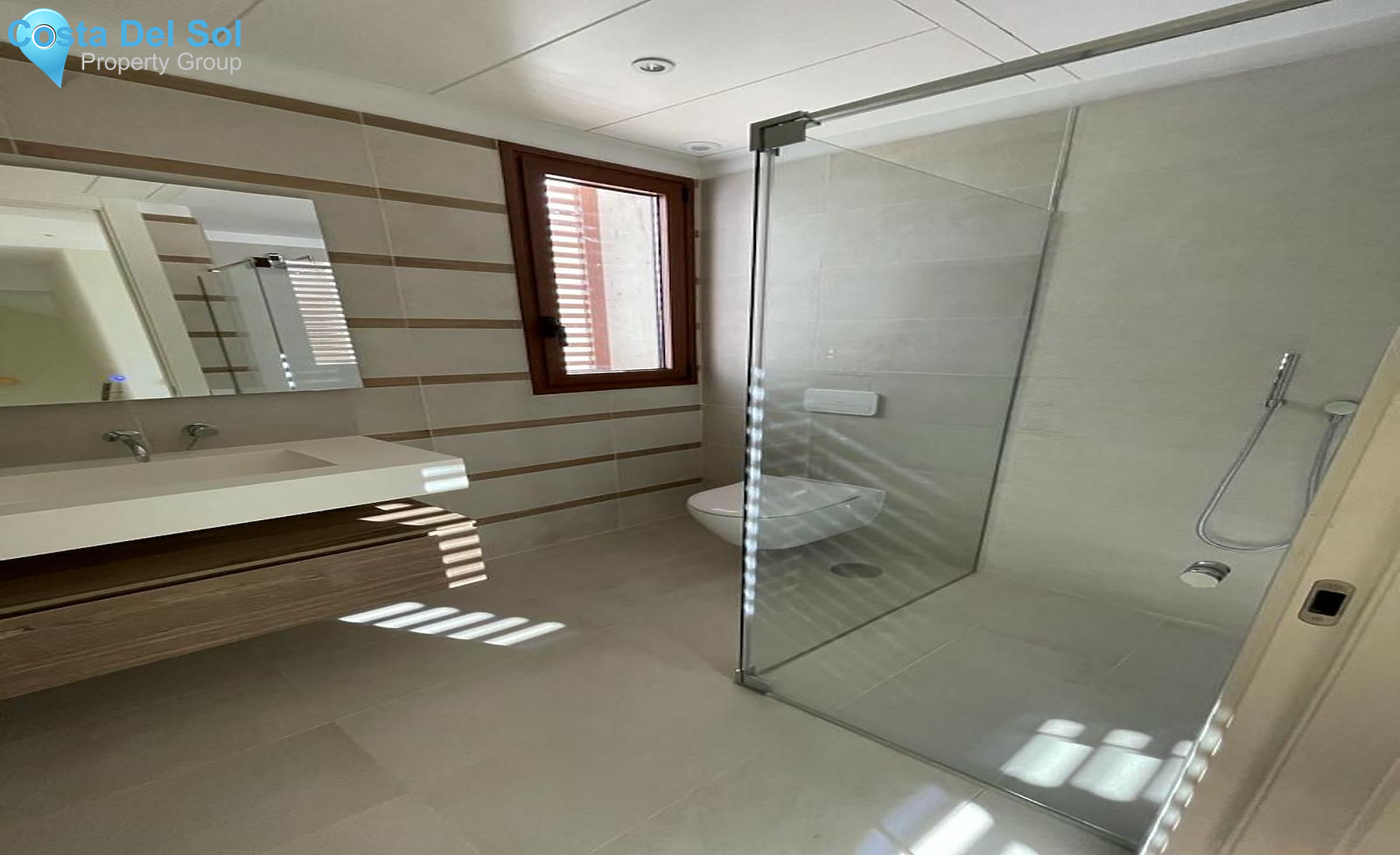 Semi-Detached House in The Golden Mile-1502735