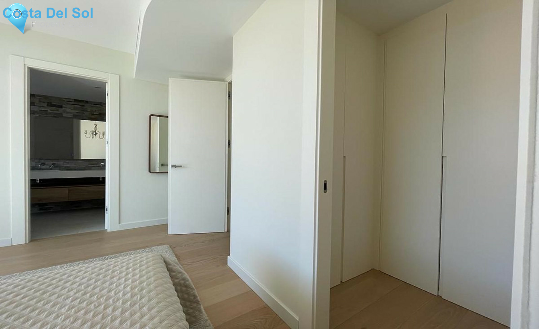 Semi-Detached House in The Golden Mile-1502738