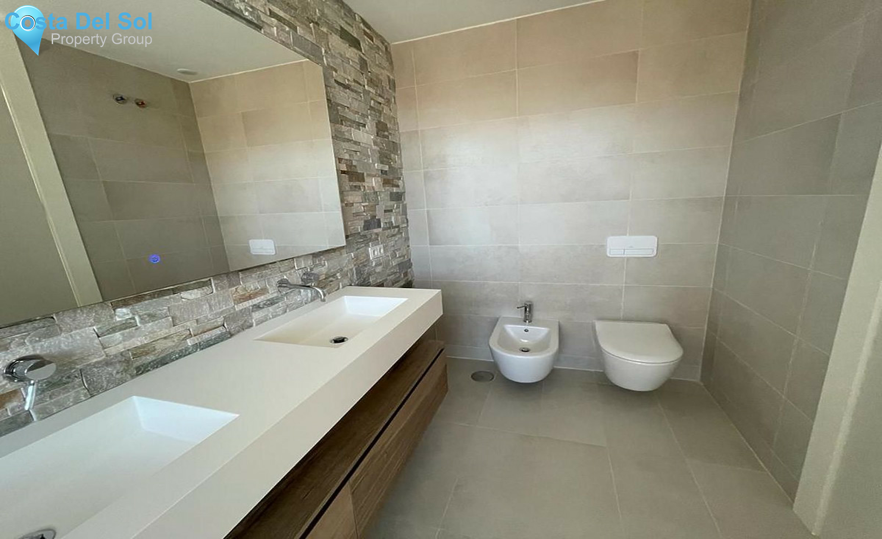 Semi-Detached House in The Golden Mile-1502740