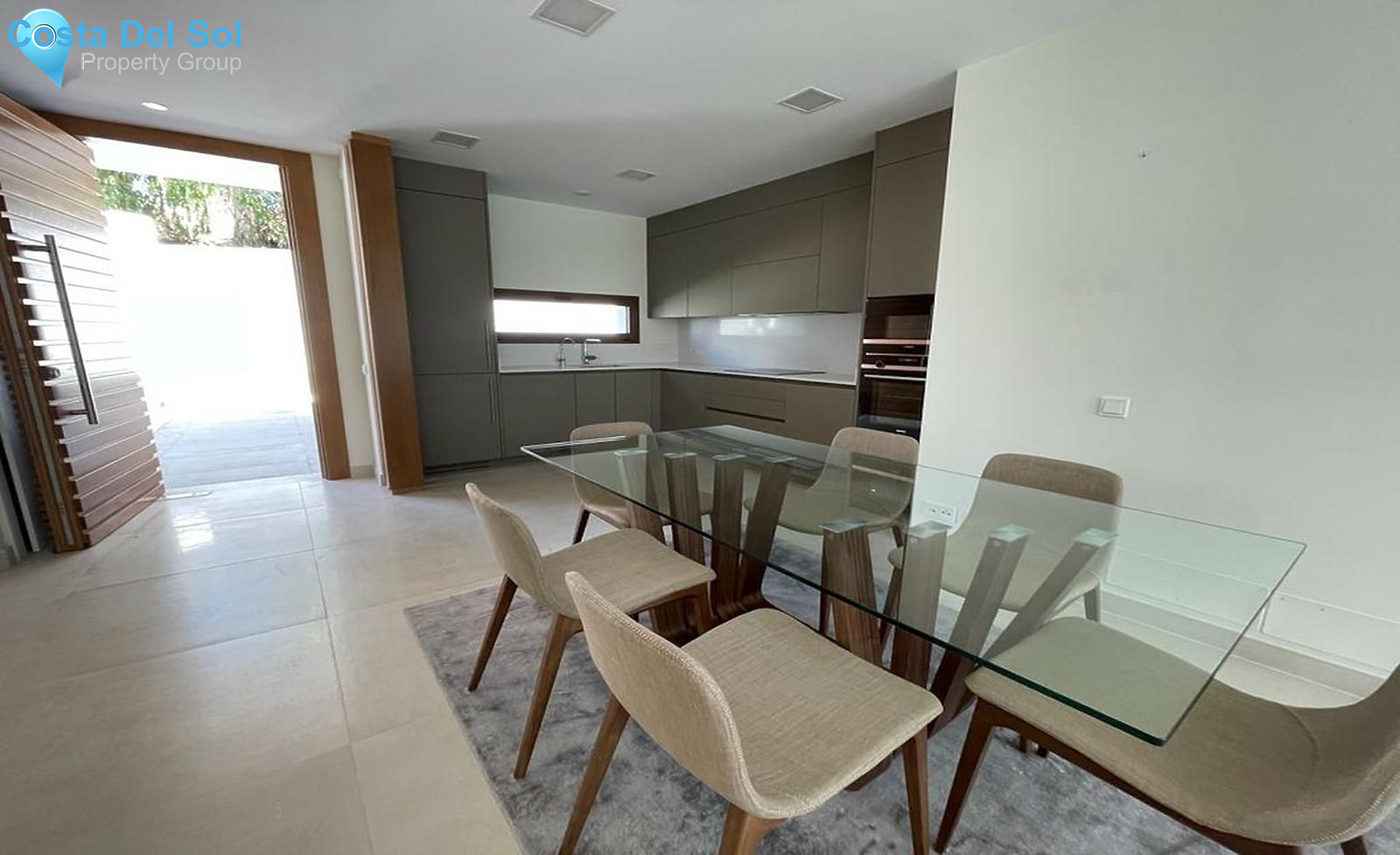 Semi-Detached House in The Golden Mile-1502723