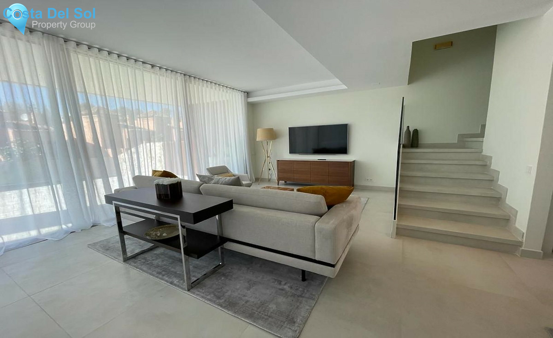 Semi-Detached House in The Golden Mile-1502726