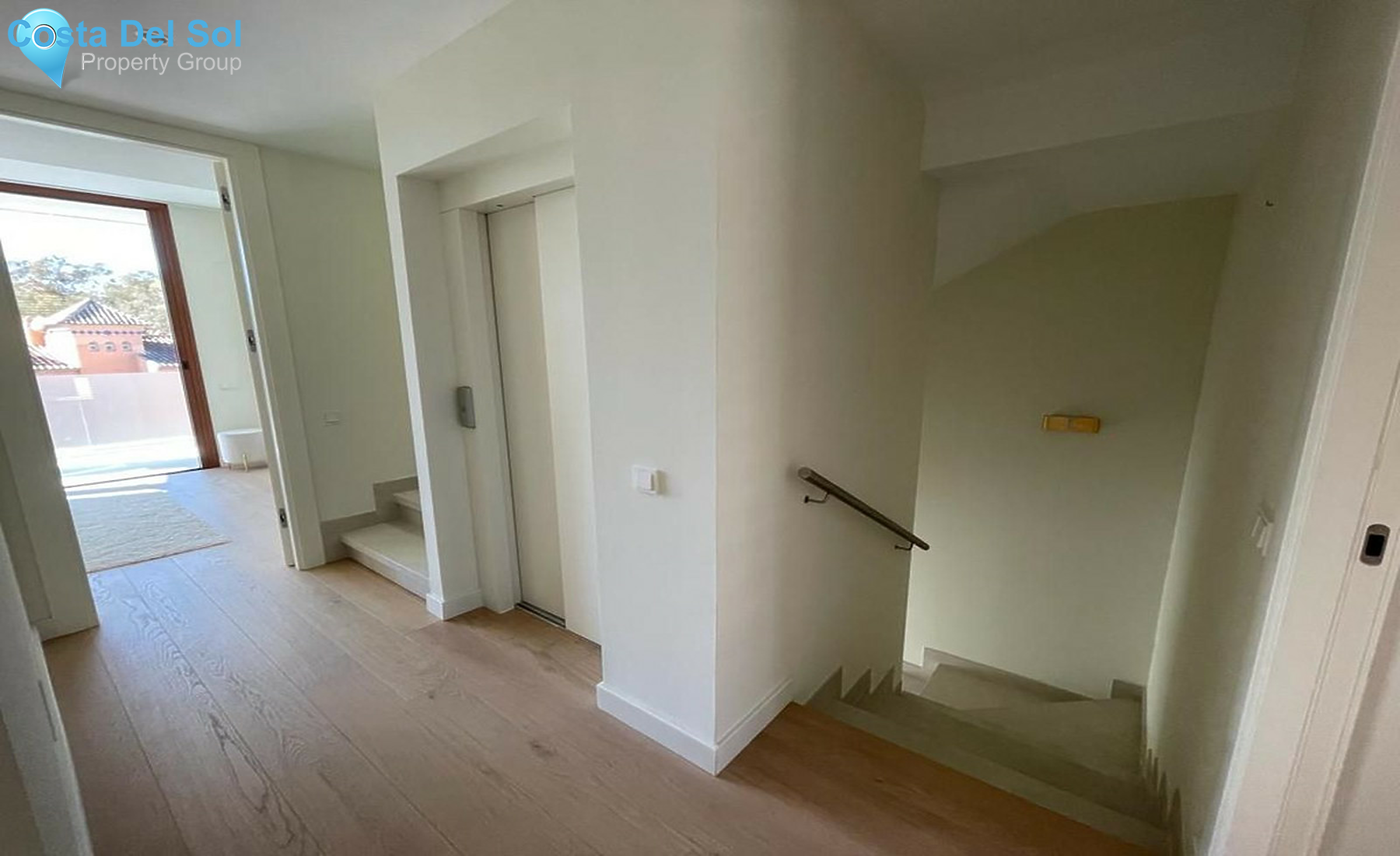 Semi-Detached House in The Golden Mile-1502729