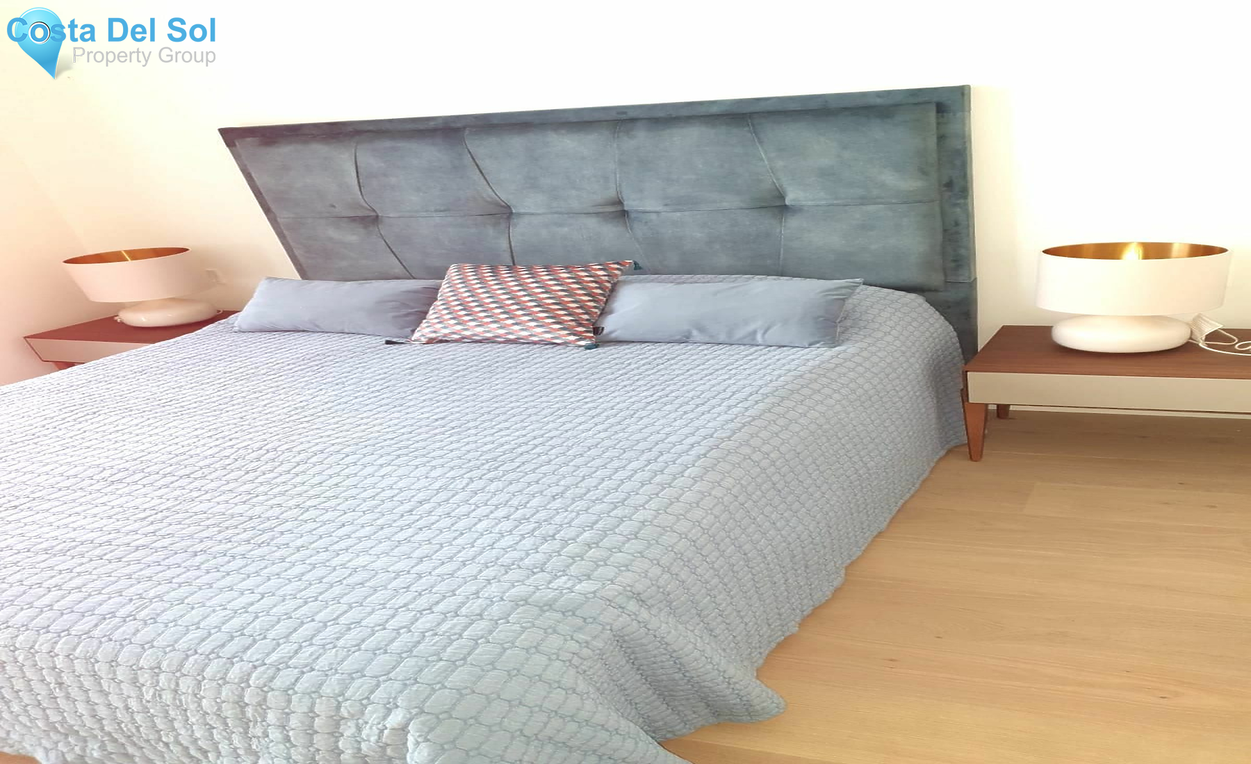 Semi-Detached House in The Golden Mile-1165765