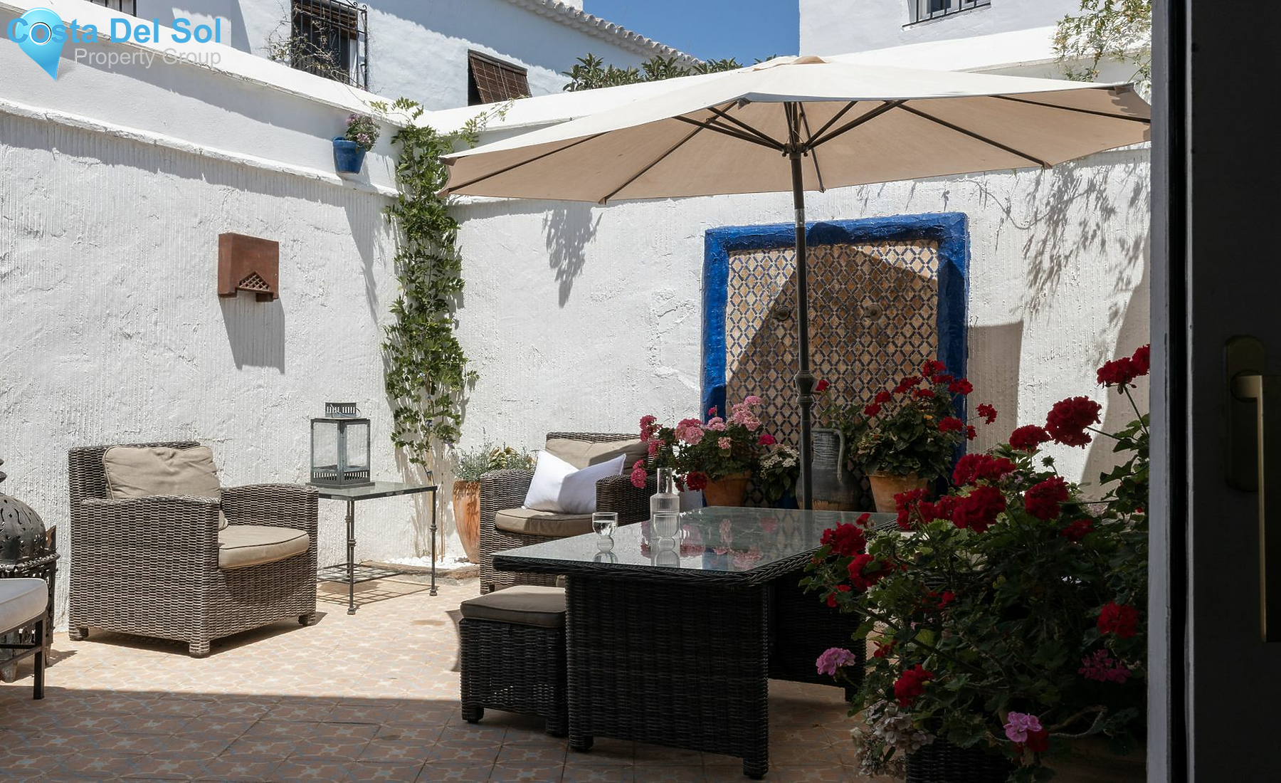 Semi-Detached House in The Golden Mile-1174300