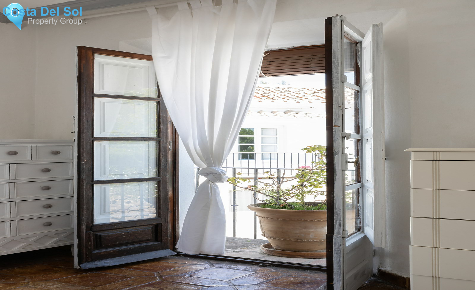 Semi-Detached House in The Golden Mile-1174312