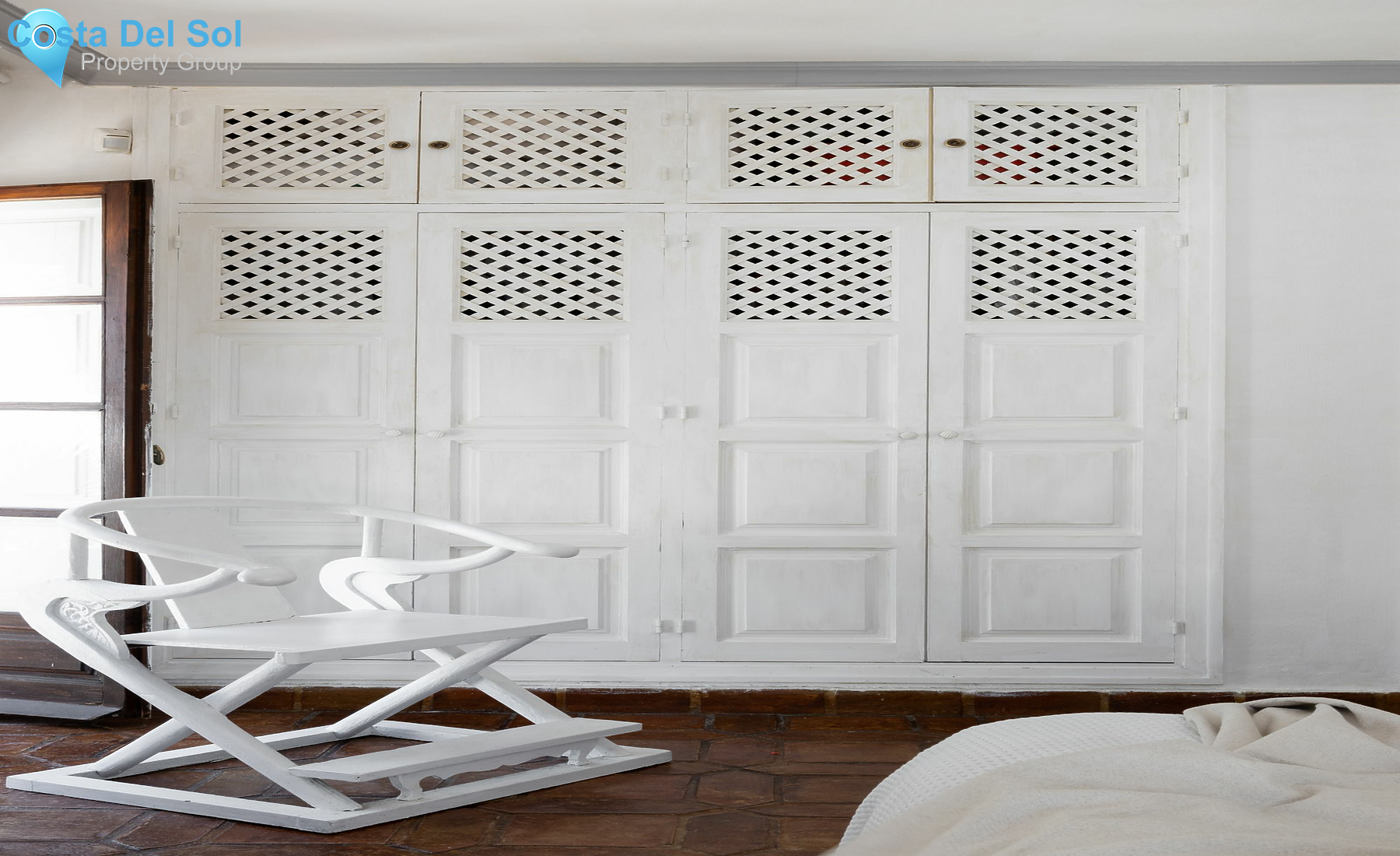 Semi-Detached House in The Golden Mile-1174314