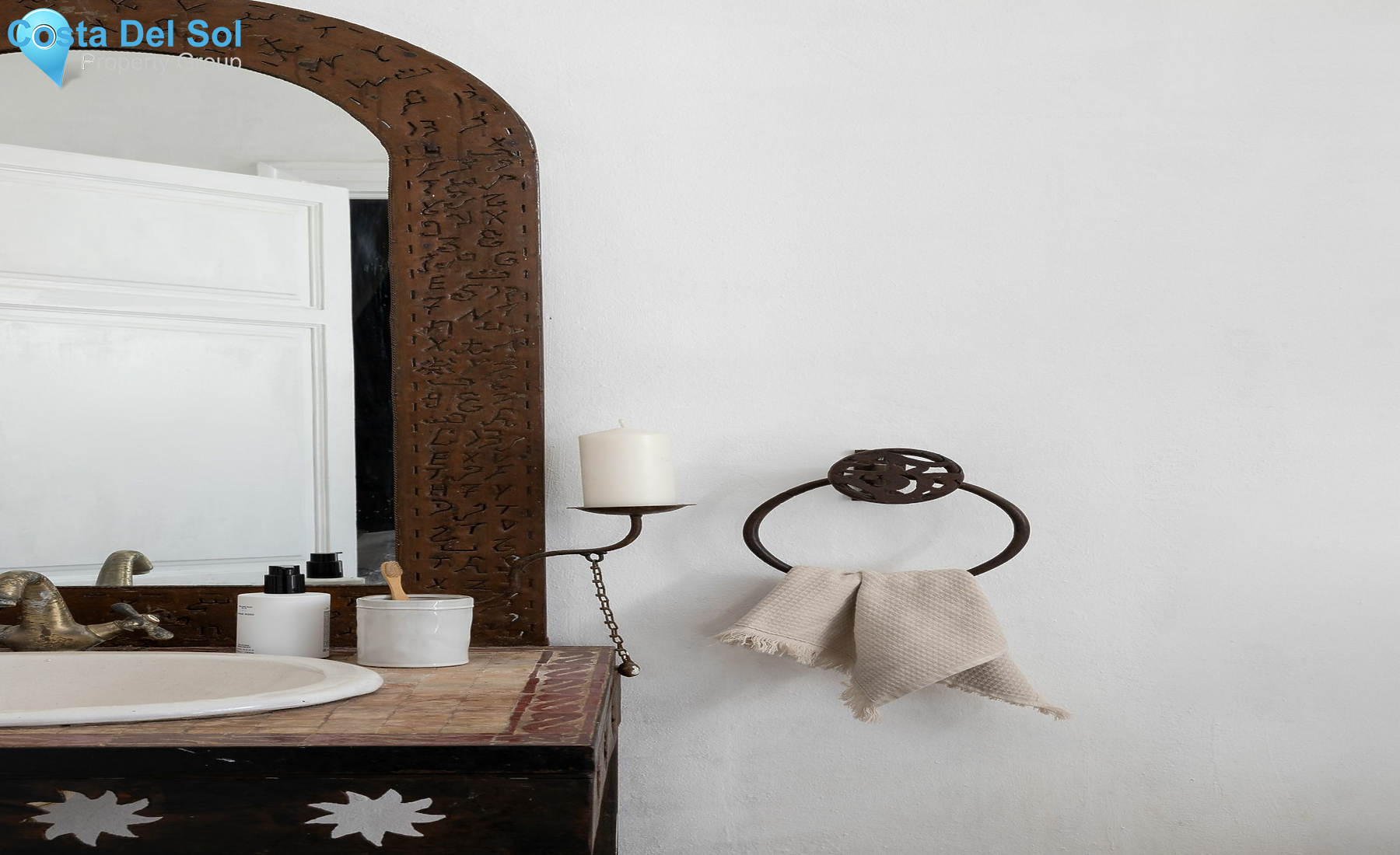 Semi-Detached House in The Golden Mile-1174316