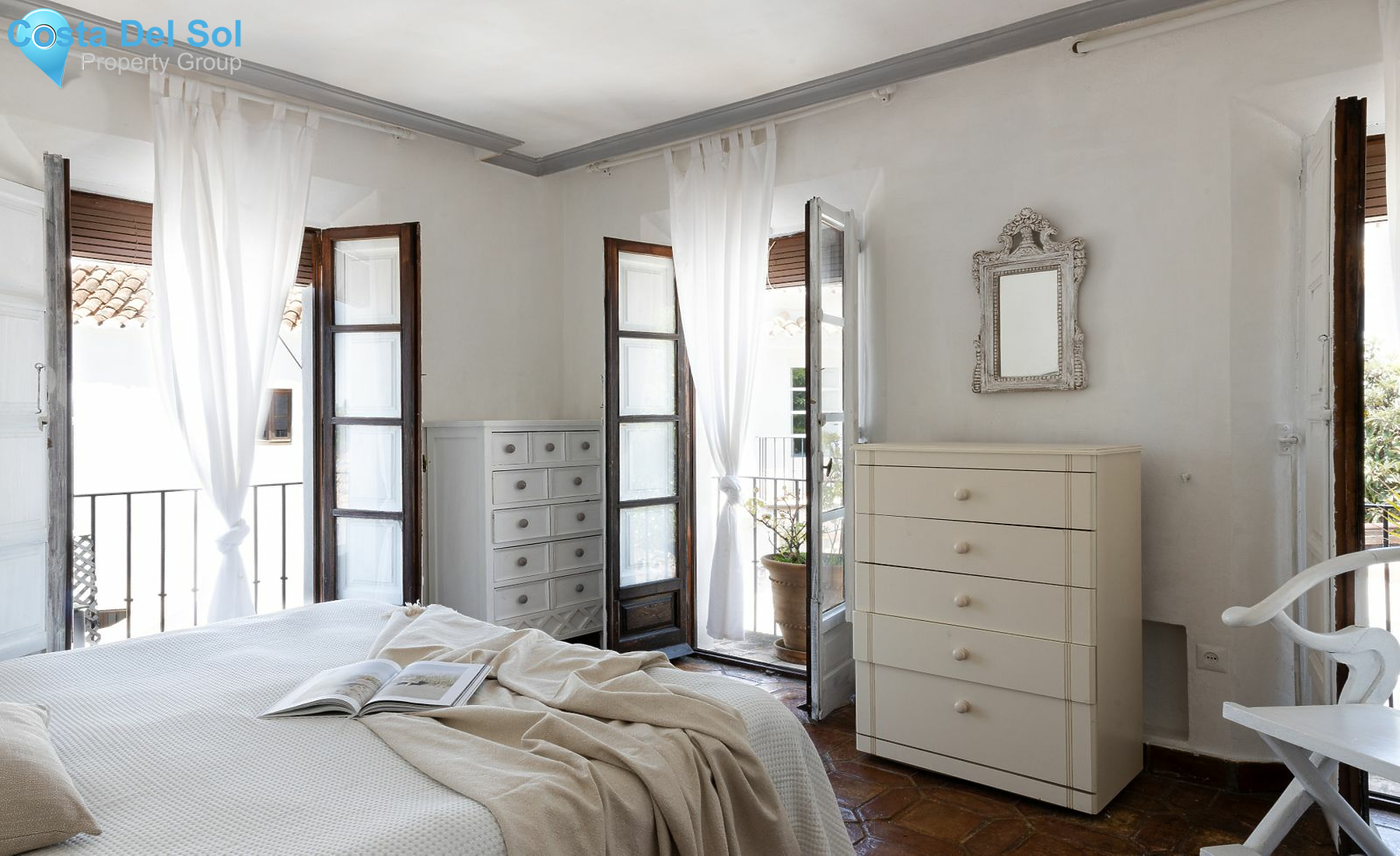 Semi-Detached House in The Golden Mile-1174301