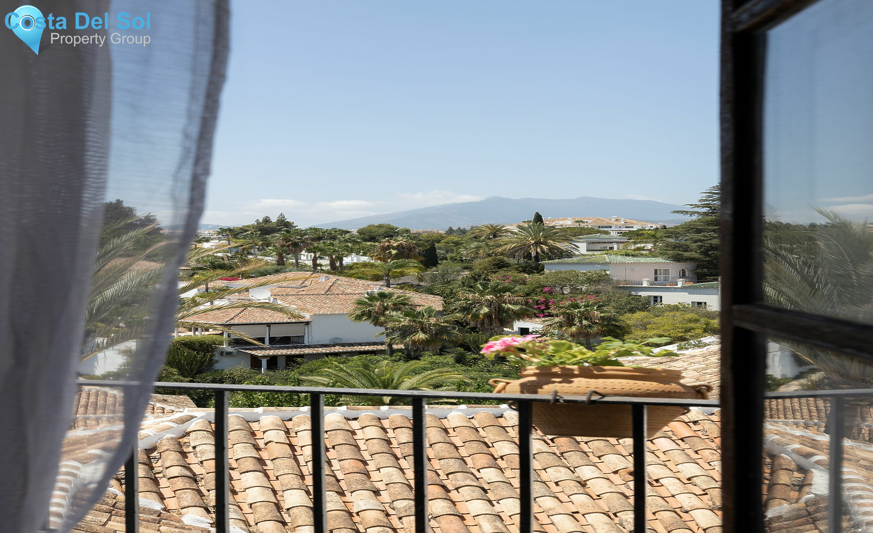 Semi-Detached House in The Golden Mile-1174302