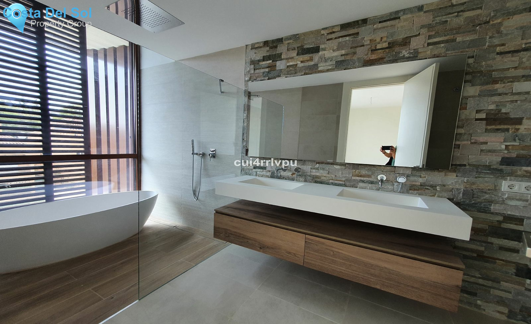 Semi-Detached House in The Golden Mile-1175392