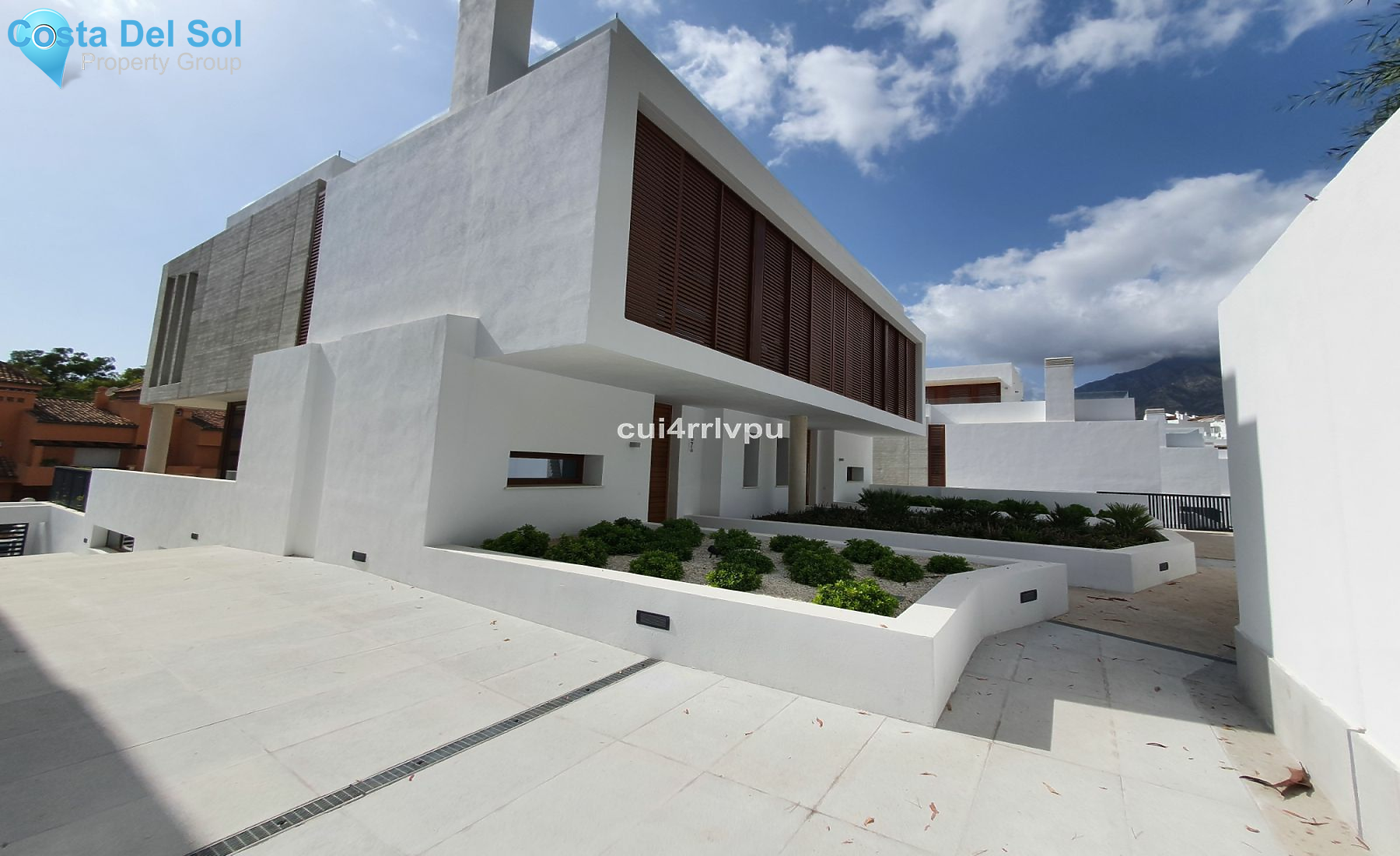 Semi-Detached House in The Golden Mile-1175397