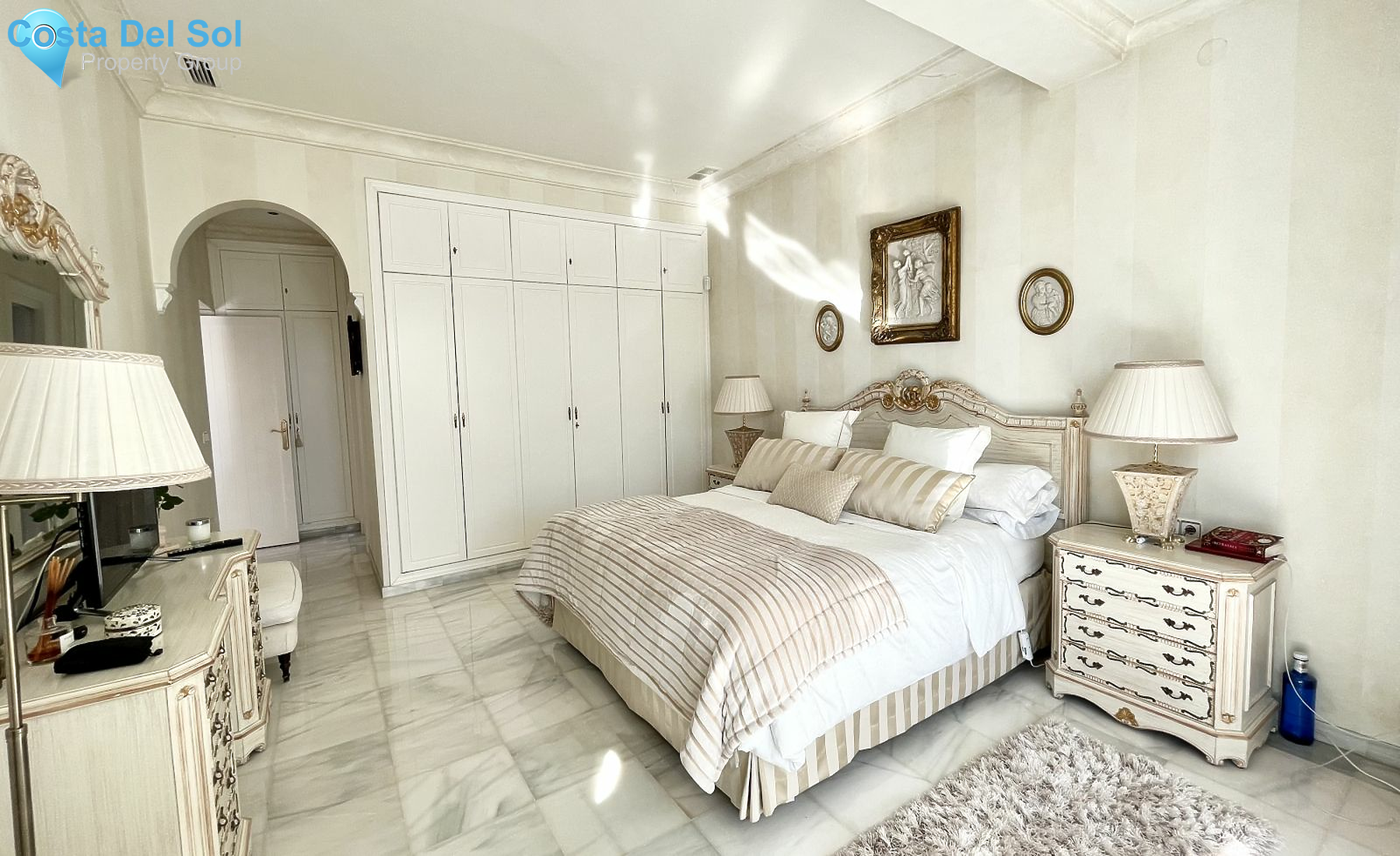 Semi-Detached House in The Golden Mile-1484558