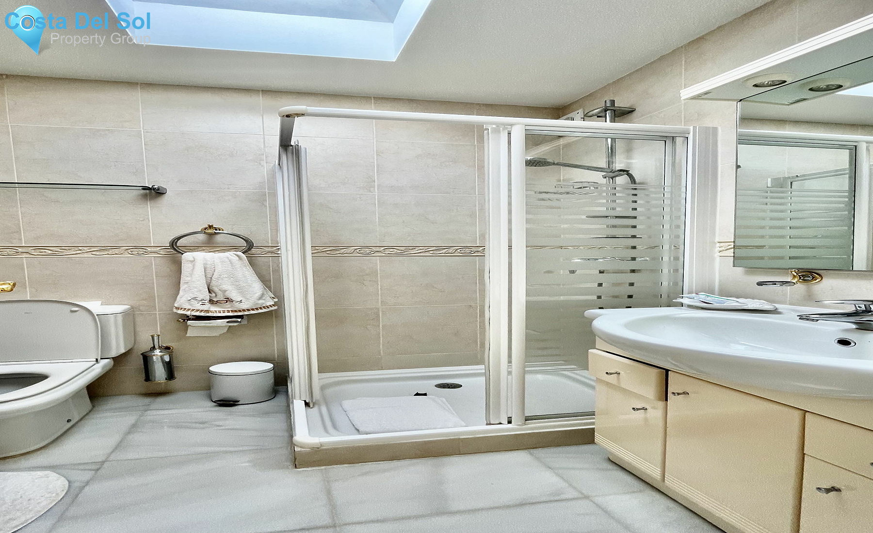 Semi-Detached House in The Golden Mile-1484563