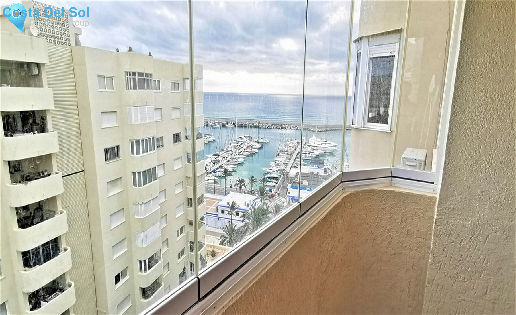 Top Floor Apartment in Estepona-1323424