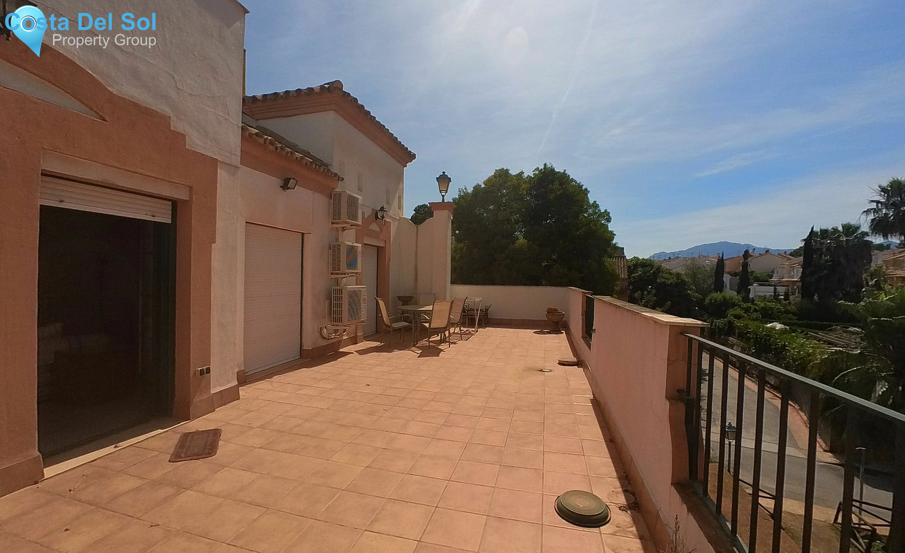 Top Floor Apartment in Estepona-1138359