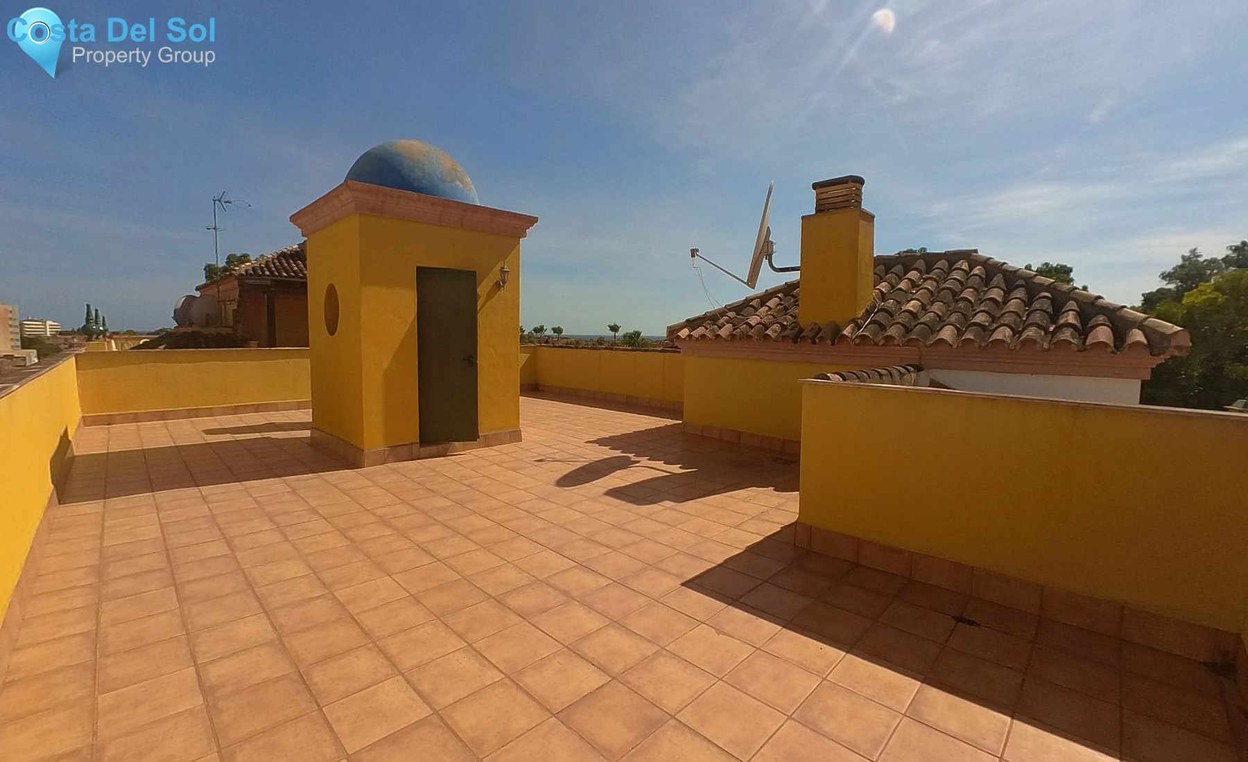 Top Floor Apartment in Estepona-1138371