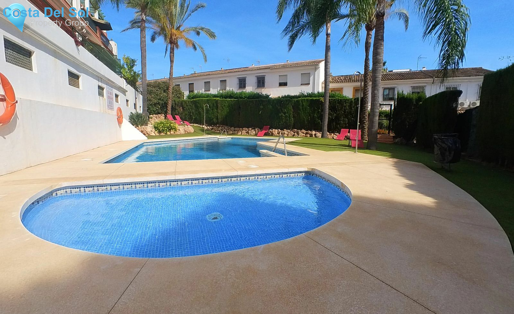 Top Floor Apartment in Estepona-1138376