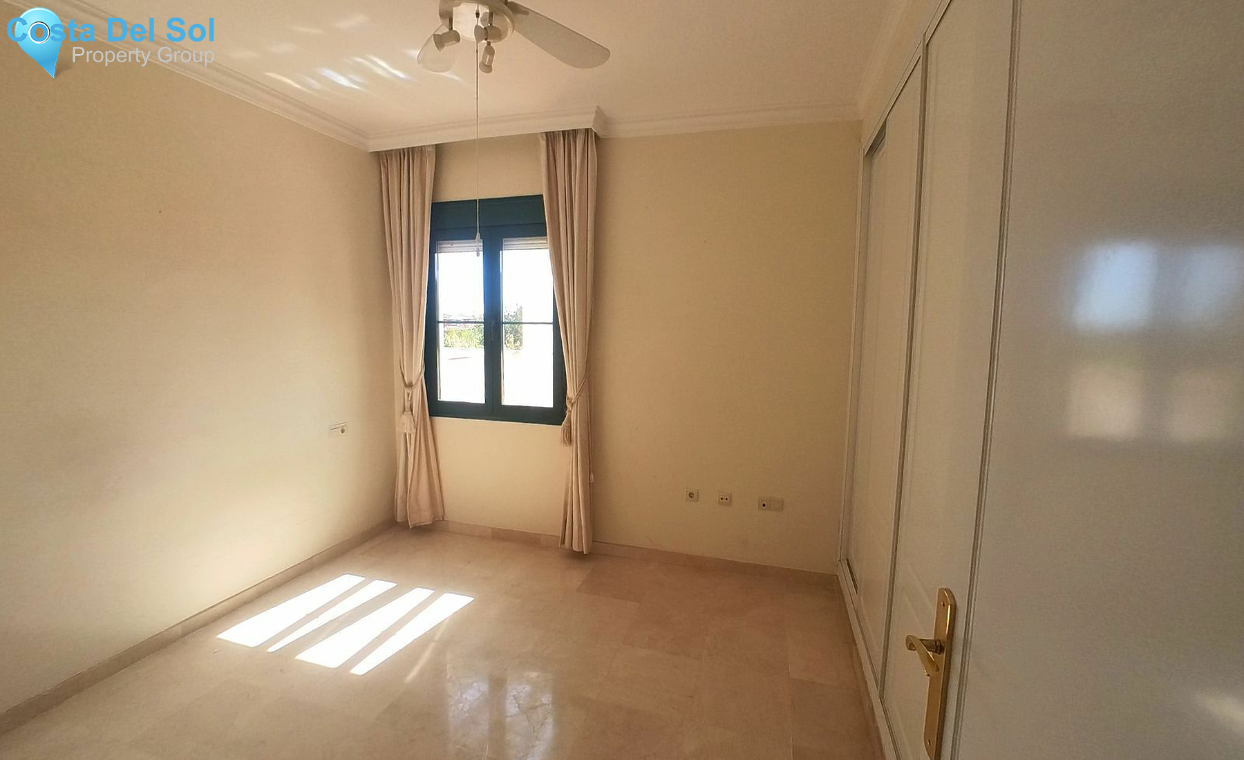Top Floor Apartment in Estepona-1138366