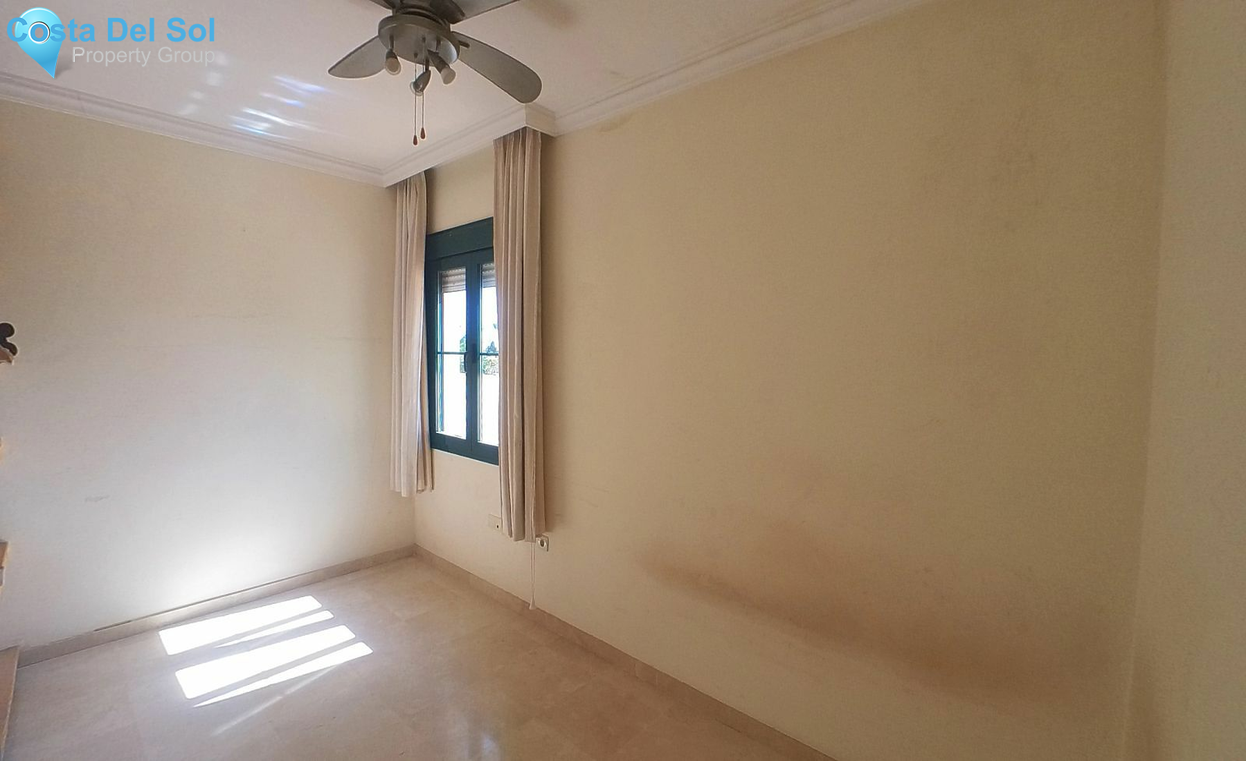 Top Floor Apartment in Estepona-1138367