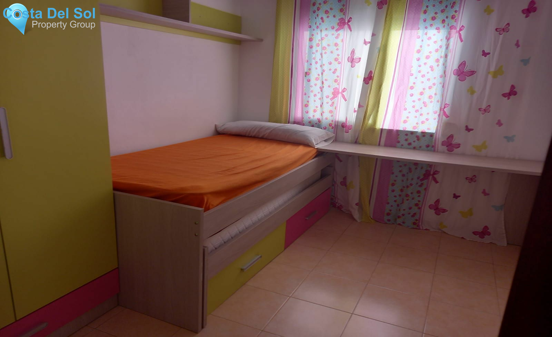 Top Floor Apartment in Estepona-1153935
