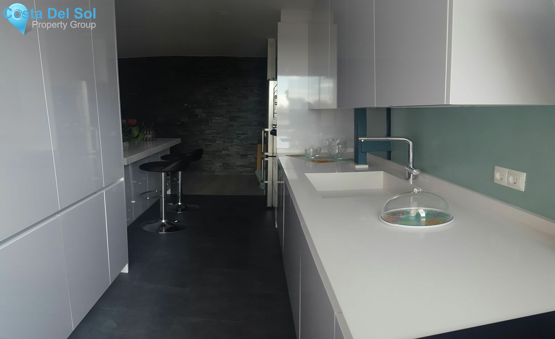 Top Floor Apartment in Estepona-1203028