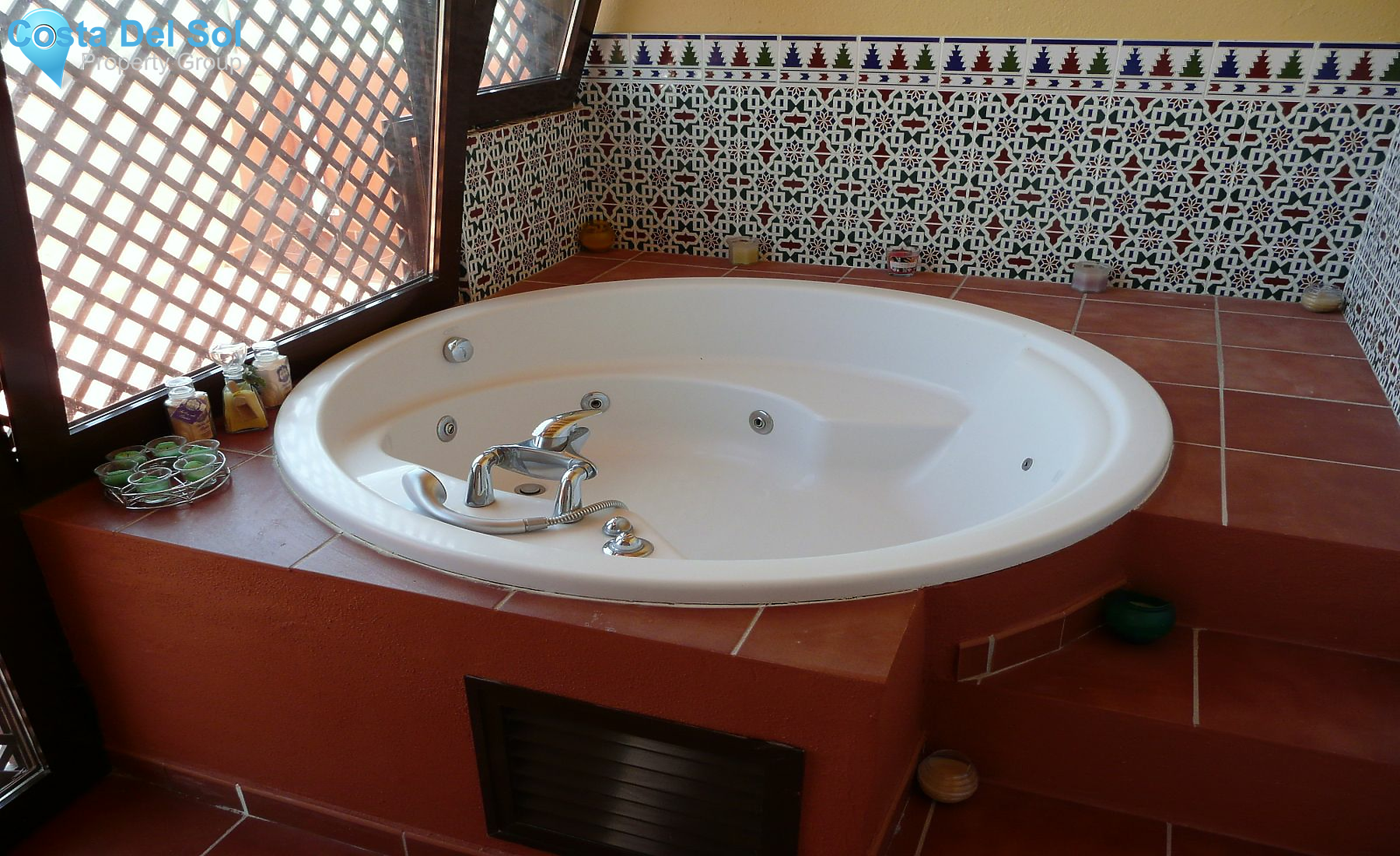 Top Floor Apartment in Estepona-1485128