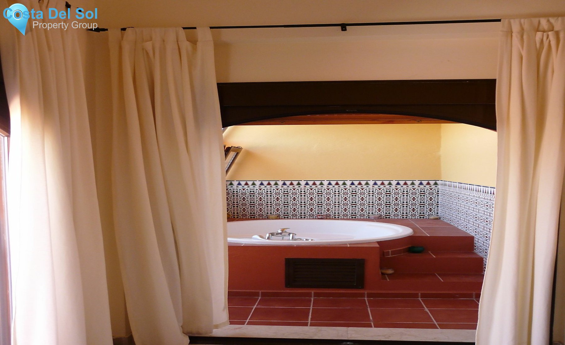 Top Floor Apartment in Estepona-1485129