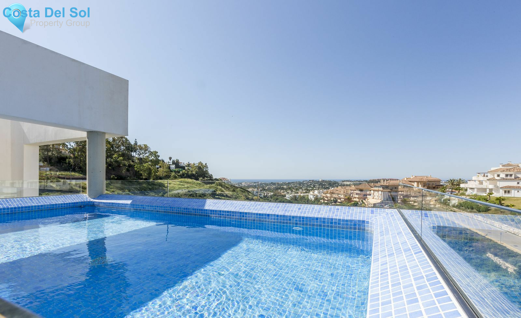 Top Floor Apartment in Nueva Andalucía-1162341