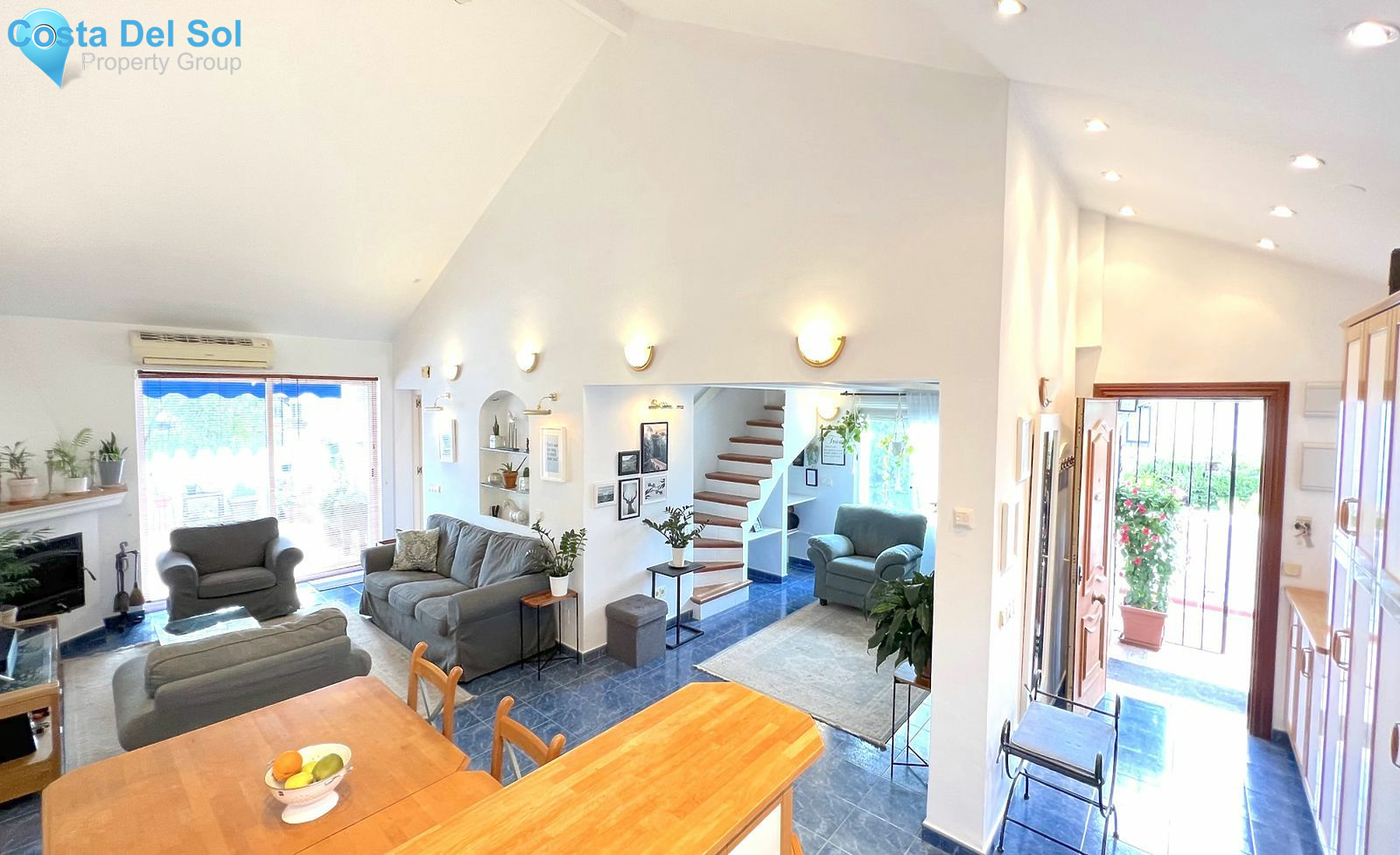 Top Floor Apartment in Nueva Andalucía