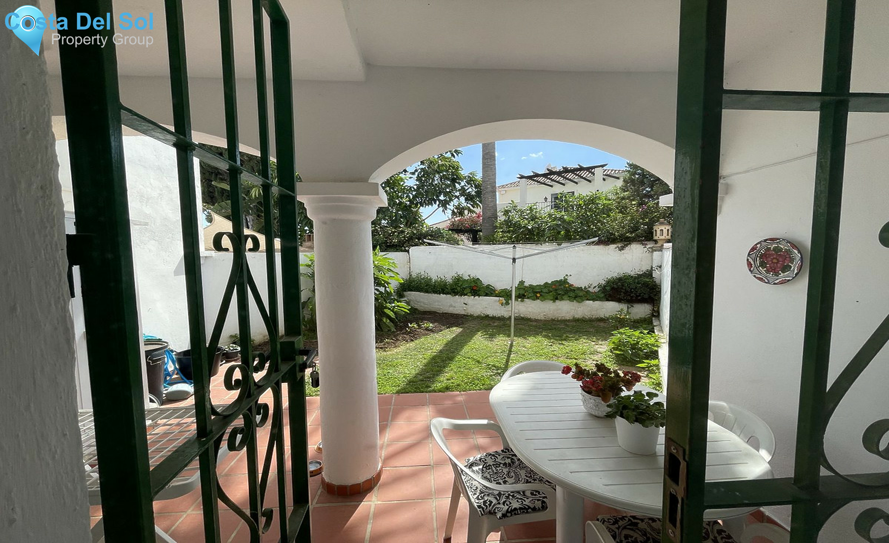 Townhouse in El Paraiso-1292645