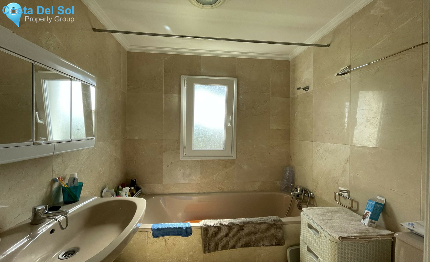 Townhouse in El Paraiso-1292647