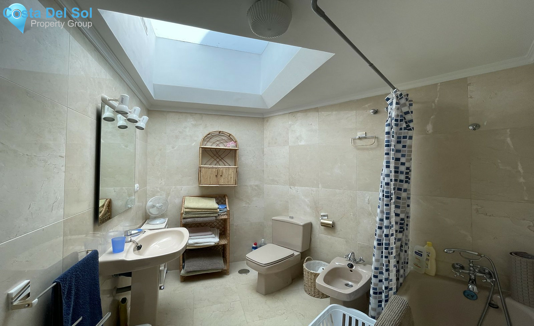 Townhouse in El Paraiso-1292648