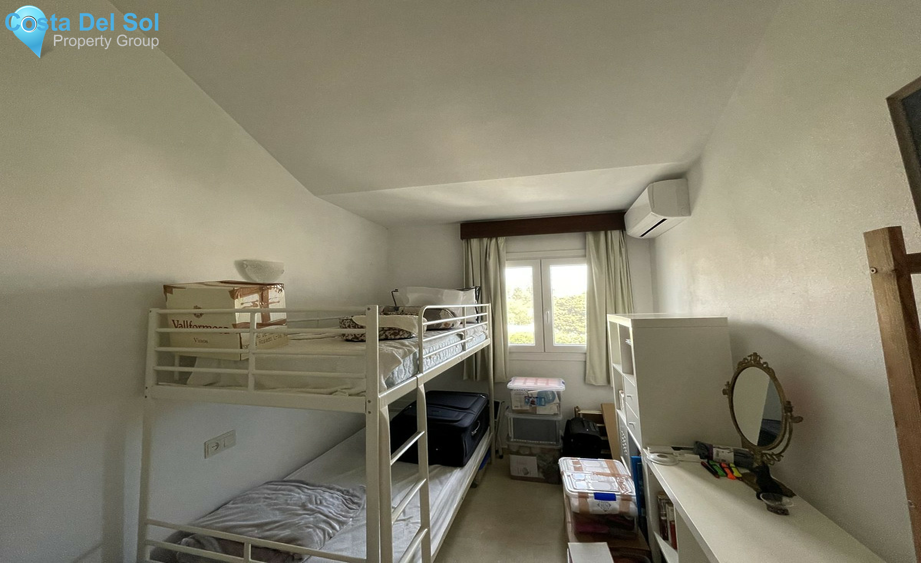 Townhouse in El Paraiso-1292649