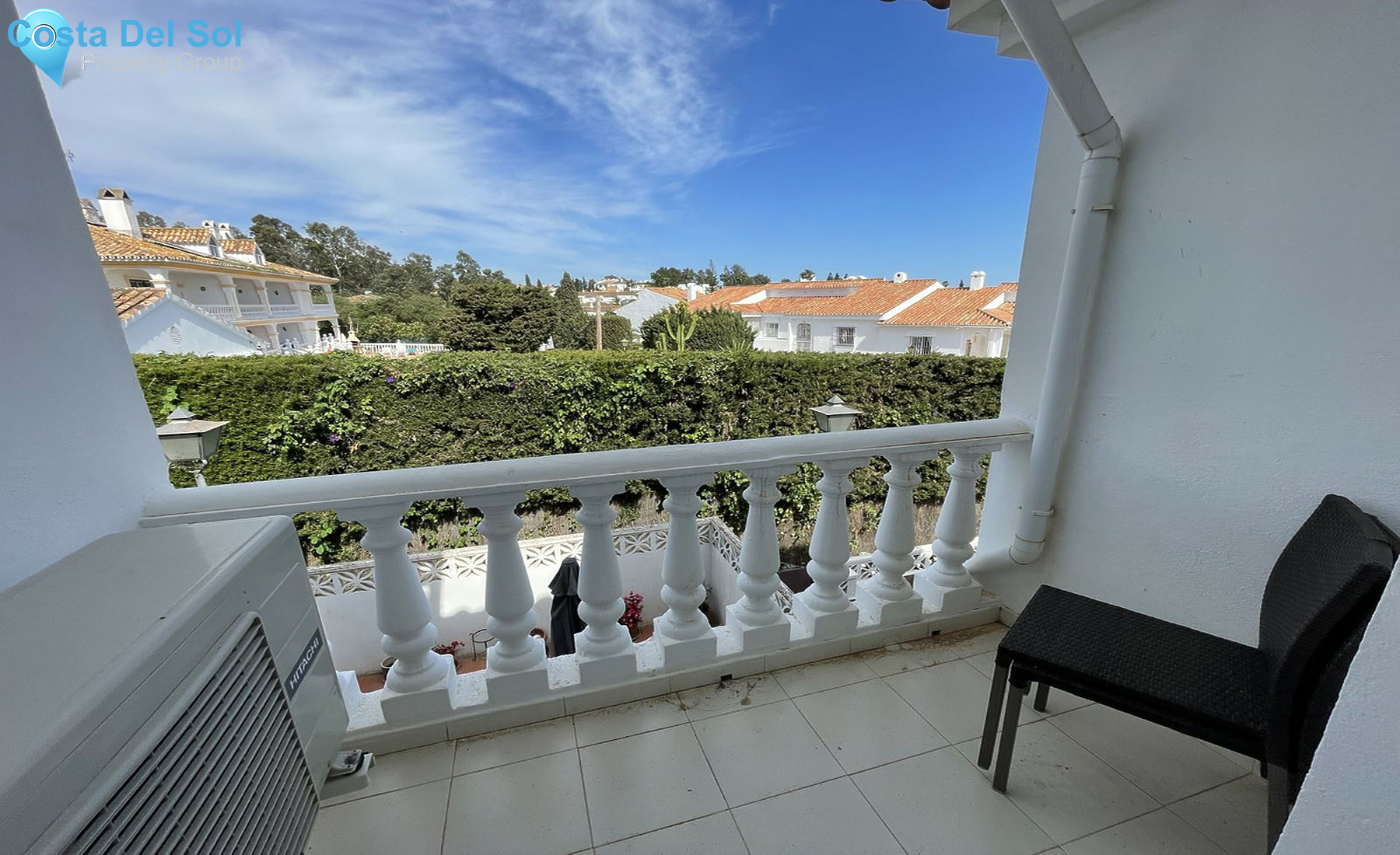 Townhouse in El Paraiso-1292650