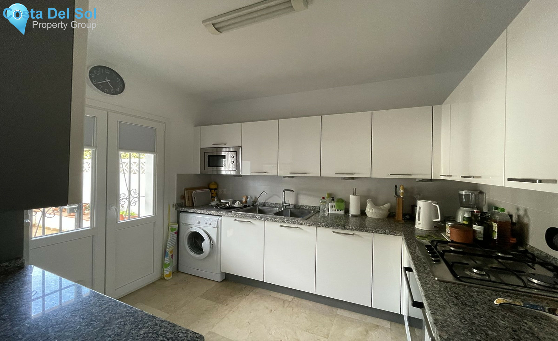 Townhouse in El Paraiso-1292634